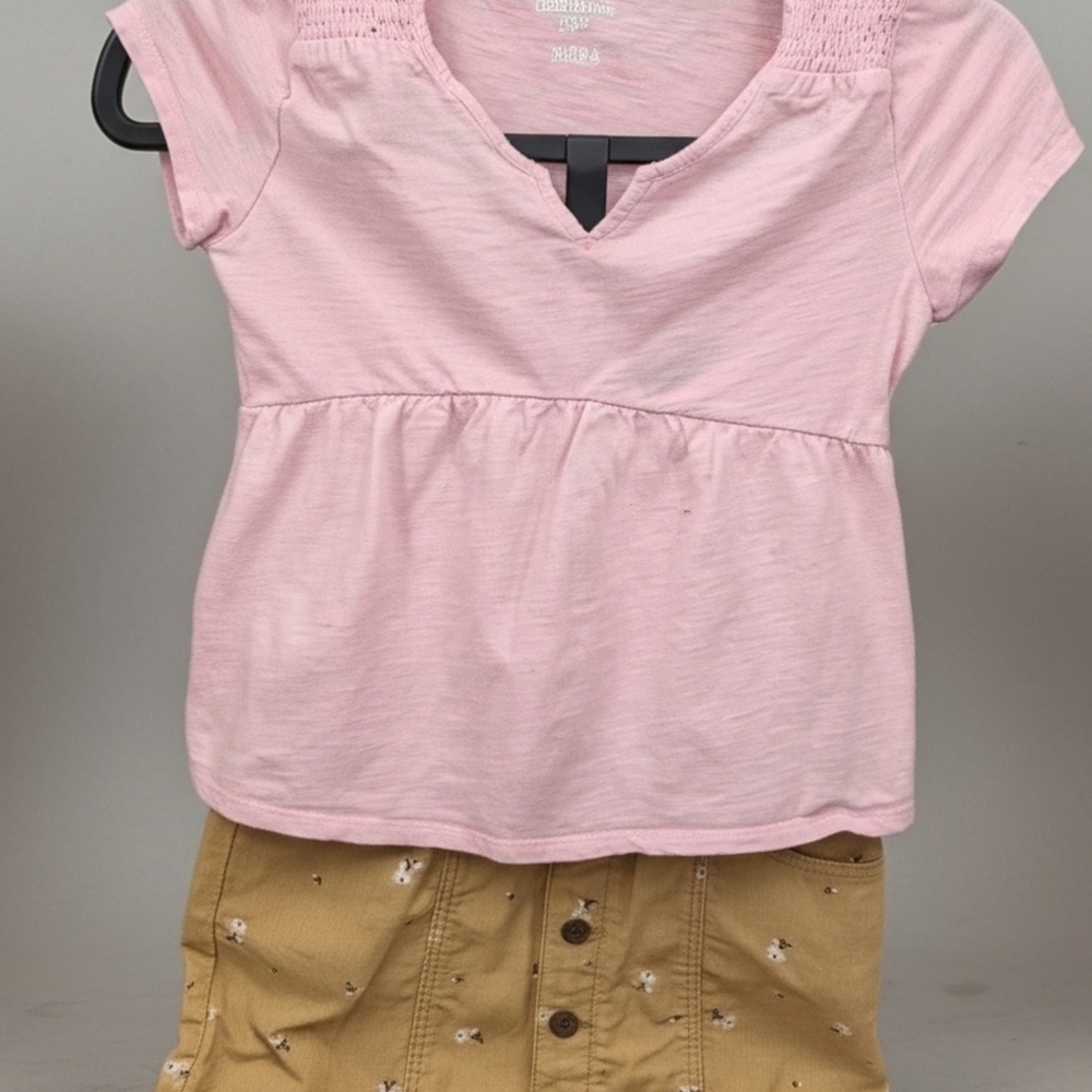 ❤️2 Piece OshKosh B'gosh Pink Short Sleeve With Corduroy Skirt With Flowers❤️
